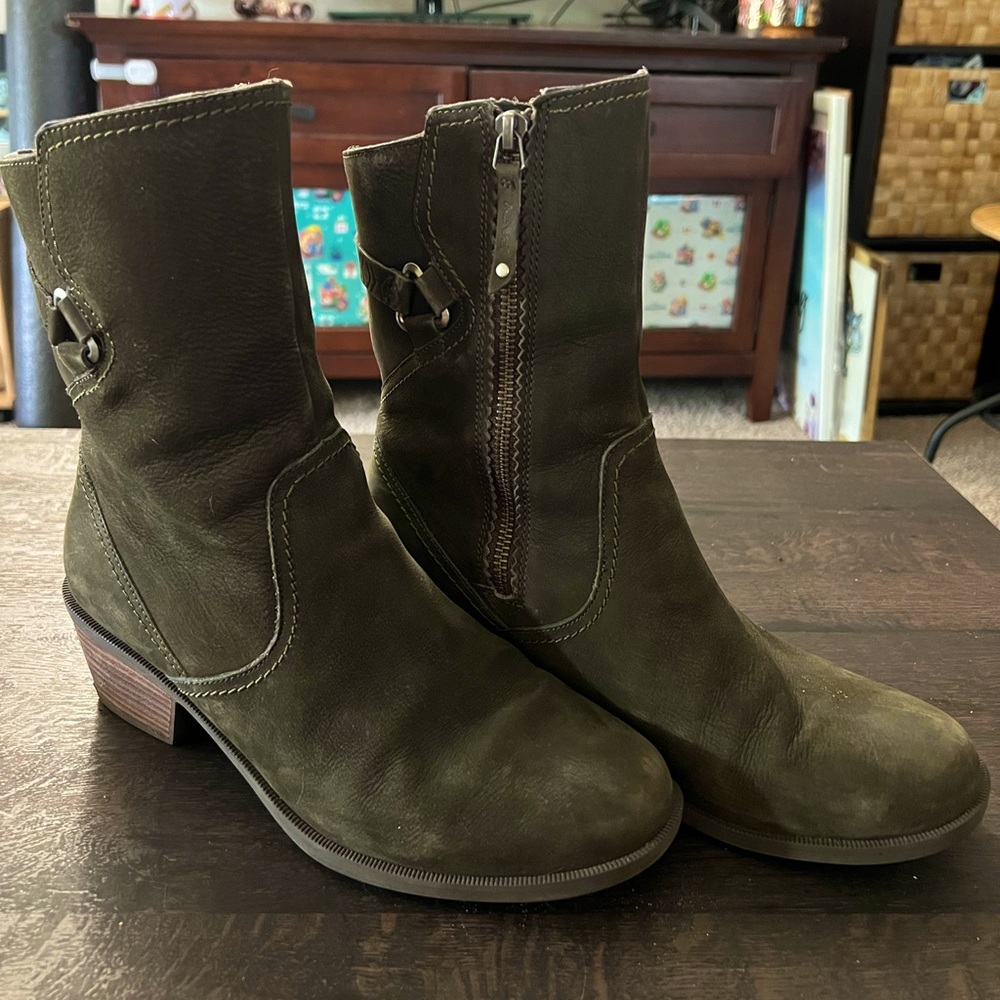Teva Mid-Calf Suede Boots 9.5 Women’s